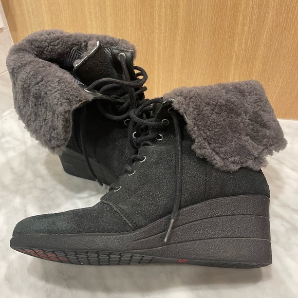 UGG Shoes - UGG Zea Women’s Black Leather Shearling Wedge Lace-Up Boots